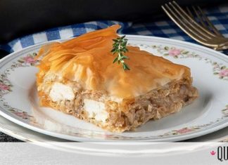 Η κρεμμυδόπιτα του Άκη Πετρετζίκη θα σε ξετρελάνει