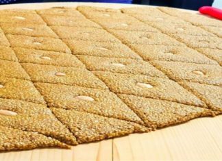 Μελεκούνι Ρόδου με μέλι και τριμμένη κανέλα – Συνταγή όνειρο από την Αργυρώ Μπαρμπαρίγου