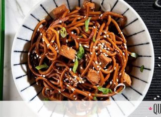 Noodles με κοτόπουλο από τον Άκη Πετρετζίκη