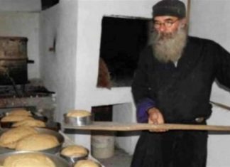 Αγιορείτικο τραγανό ψωμί – Η μυστική συνταγή των μοναχών με 3 υλικά