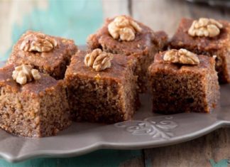 Εύκολη συνταγή για αρωματική και γευστική καρυδόπιτα με λίγα υλικά και εγγυημένο αποτέλεσμα