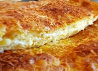 Εύκολη, τραγανή και ζουμερή τυρόπιτα