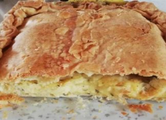 Νηστίσιμη τυρόπιτα με λίγα υλικά