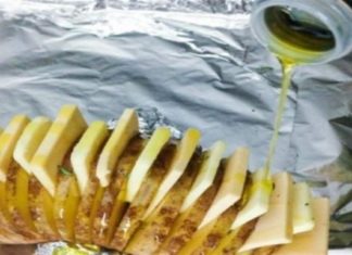 Το πιο νόστιμο κόλπο: Παίρνει μια πατάτα την χαράζει και βάζει μέσα αυτά τα υλικά! Το αποτέλεσμα θα σας κολάσει!