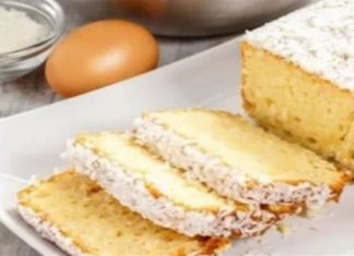 Εύκολο και αφράτο κέικ καρύδας με μαρμελάδα και 2 αυγά – Δεν χρειάζεται μίξερ