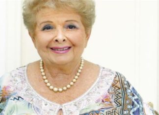 Βέφα Αλεξιάδου: Κέικ με μπανάνα και κανέλα! Μαζί με φουντούκι η συνταγή απογειώνεται!