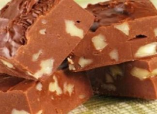 Σοκολατένιο γλυκό ψυγείου με ζαχαρούχο γάλα! Χρειάζεται μόνο 3 υλικά και είναι είναι έτοιμο με 3 κινήσεις!