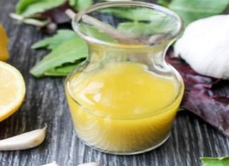 Έπινε μία κουταλιά λεμόνι με σκόρδο για 20 μέρες – Μόλις δείτε το λόγο θα το κάνετε και εσείς