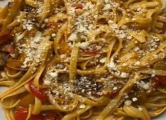 Μακαρόνια με πιπεριές και μανιτάρια