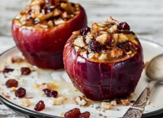 Ψητά μήλα στο φούρνο από την Αργυρώ Μπαρμπαρίγου – Η κανέλα τα… αποτελειώνει