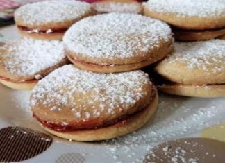 Νηστίσιμα μπισκότα γεμιστά με μαρμελάδα