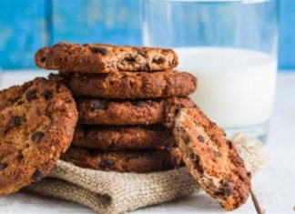 Πεντανόστιμα μπισκότα βρώμης από την Αργυρώ Μπαρμπαρίγου – Έτοιμα σε δέκα λεπτά