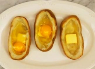 Σπάει 3 αυγά μέσα σε μια πατάτα – Όταν τελειώνει μας τρέχουν ήδη τα σάλια…