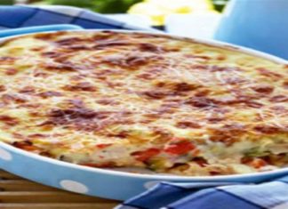 Σουφλέ κοτόπουλο με πιπεριές, μανιτάρια και μπεσαμέλ