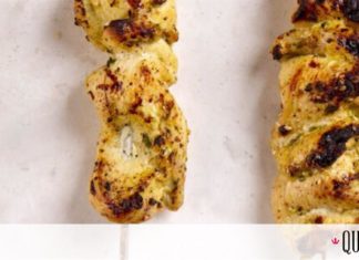 Ινδικό σουβλάκι κοτόπουλο: Τα μυστικά του Άκη Πετρετζίκη για να βγει πεντανόστιμο