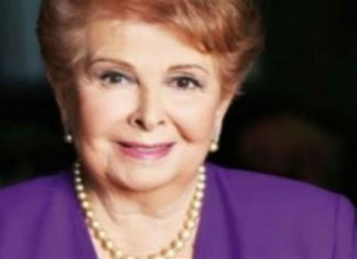 Δεν θα αφήσετε ούτε κομμάτι από την πίτα της Βέφας Αλεξιάδου – Έχει κανέλα και μοναδικό φρούτο