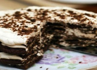 Γρήγορο γλυκό ψυγείου με 3 υλικά σε 5 λεπτά!