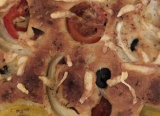 Φοκάτσια ή αλλιώς κρεμμυδόψωμο με λίγο λεμόνι από την Βέφα Αλεξιάδου