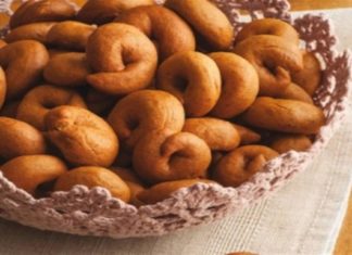 Αφράτα μουστοκούλουρα τη γιαγιάς με λίγα υλικά!