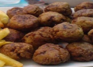 Μπιφτεκάκια της γιαγιάς που μοσχομυρίζουν σε όλη τη γειτονιά!