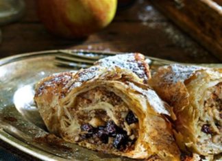 Μηλόπιτα Αρκαδίας που μυρίζει κανέλα – Η Αργυρώ Μπαρμπαρίγου μας “σκοτώνει” αργά και βασανιστικά