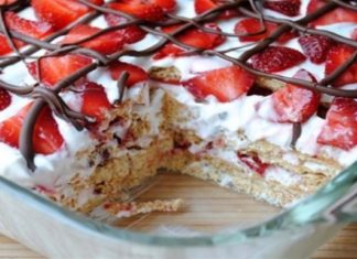 Μπισκοτογλυκό ψυγείου με φράουλες – Αφράτο και δροσιστικό