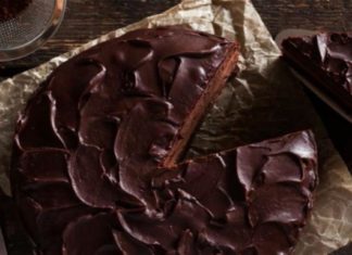 Τούρτα σοκολάτας με κανέλα από την Αργυρώ Μπαρπαρίγου – Πειρασμός χωρίς ενοχές