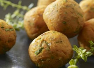 Νηστεύεις; Φτιάξε ριγανοκεφτέδες με λίγο λεμόνι από την Βέφα Αλεξιάδου