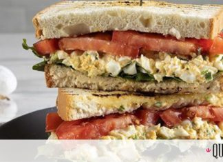 Άκης Πετρετζίκης: Σάντουιτς με αβγά