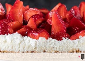 Άκης Πετρετζίκης: Τάρτα με φράουλες χωρίς γλουτένη