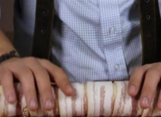 Παίρνει ζύμη και την τυλίγει με μπέικον – Όταν το έβγαλε από τον φούρνο είχε φτιάξει κάτι ξεχωριστό