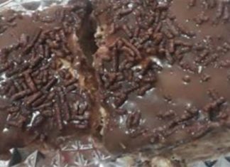 Εύκολο γλυκό ψυγείου με μπανάνες, μπισκότα και κρέμα γάλακτος