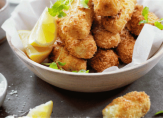 Νηστεύεις και δεν ξέρεις τι να φας; Φτιάξε κροκέτες από καβούρι και πατάτα με ταραμοσαλάτα!