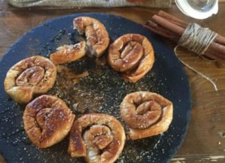 Σουσαμόπιτα με μέλι και κανέλα σε 15 λεπτά – Η Αργυρώ Μπαρμπαρίγου μας “κολάζει”