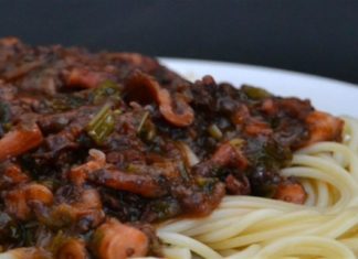 Πεντανόστιμη νηστίσιμη μακαρονάδα με κιμά χταποδιού!