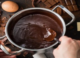 Μυστικά για να λιώσετε σωστά την κουβερτούρα, με ή χωρίς μπεν μαρί!