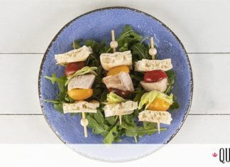 Άκης Πετρετζίκης: Σουβλάκια γαλοπούλας