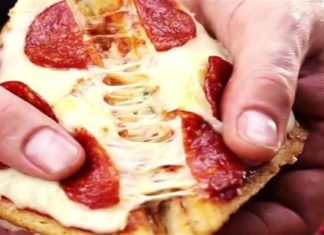 Δείτε πώς να φτιάξετε τη δική σας υπέροχη πίτσα με ψωμάκια του τοστ και δεν θα ξανά παραγγείλετε ποτέ απ’ έξω!