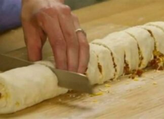 Παίρνει έτοιμη ζύμη και βάζει μέσα κιμά – Λίγα λεπτά μετά έφτιαξε αυτό που τρελαίνονται να τρώνε μικροί και μεγάλοι!