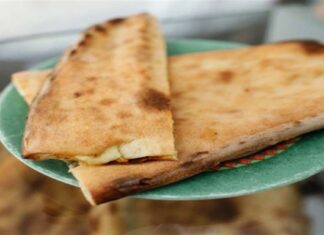 “Χατσαπούρι”: Μία τυρόπιτα αλλιώς… – Το Γεωργιανό κασερόψωμο