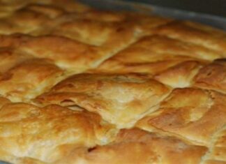 Τυρόπιτα, πλούσια και τσουπωτή – Εύκολη και γρήγορη συνταγή