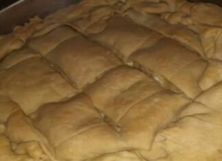 Παραδοσιακή τυρόπιτα με ελάχιστα υλικά