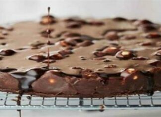 Σοκολατένιο γλύκισμα με Maltesers και ζαχαρούχο γάλα χωρίς ψήσιμο