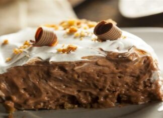 Τόσο εύκολο και νόστιμο που θα σε ξετρελάνει: «Παραδεισένιο» σοκολατογλυκό ψυγείου με φρυγανιές