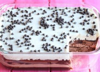 Πανεύκολο σοκολατένιο γλυκό ψυγείου με μπισκότα! Μόλις το φάτε δεν θα αλλάζετε συνταγή!