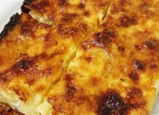 Δε θα ξεκολλάς αν φτιάξεις αυτή την τυρόπιτα με τραχανά χωρίς φύλλο!