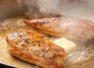 Προσοχή! Αυτό είναι το μέγα λάθος που κάνουμε όλοι πριν μαγειρέψουμε το κοτόπουλο