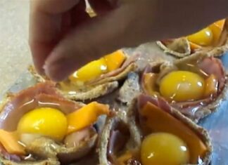 Γεμίζει ψωμί του τοστ με αυγό και μπέικον…Αυτό που έκανε μέσα σε λίγα λεπτά είναι εκπληκτικό