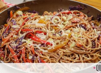 Σπαγγέτι ολικής με λαχανικά και φυστικοβούτυρο