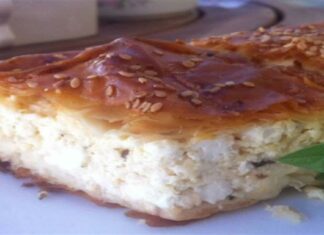 Ούτε αυγά, ούτε βούτυρο: Συνταγή για νηστίσιμη τυρόπιτα με φυτικό γιαούρτι και τυρί έτοιμη σε ελάχιστο χρόνο